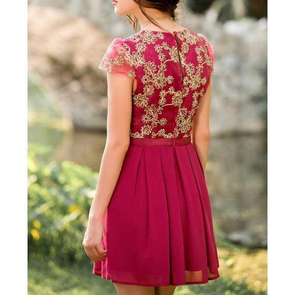 Francesca’s Floral Pleated Dress Jun&Ivy - Picture 2 of 5